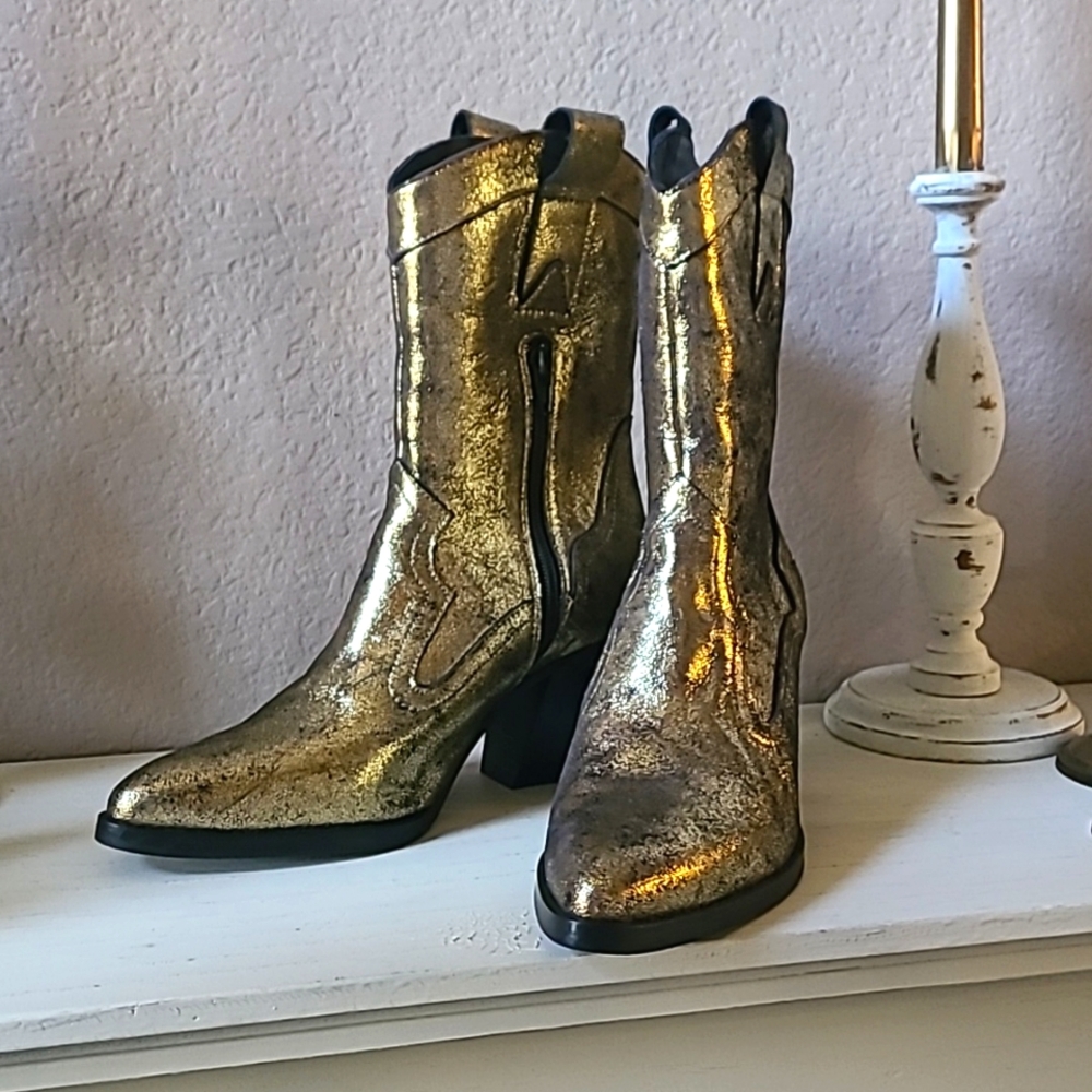 * Casta Gold Western Boots NWOT